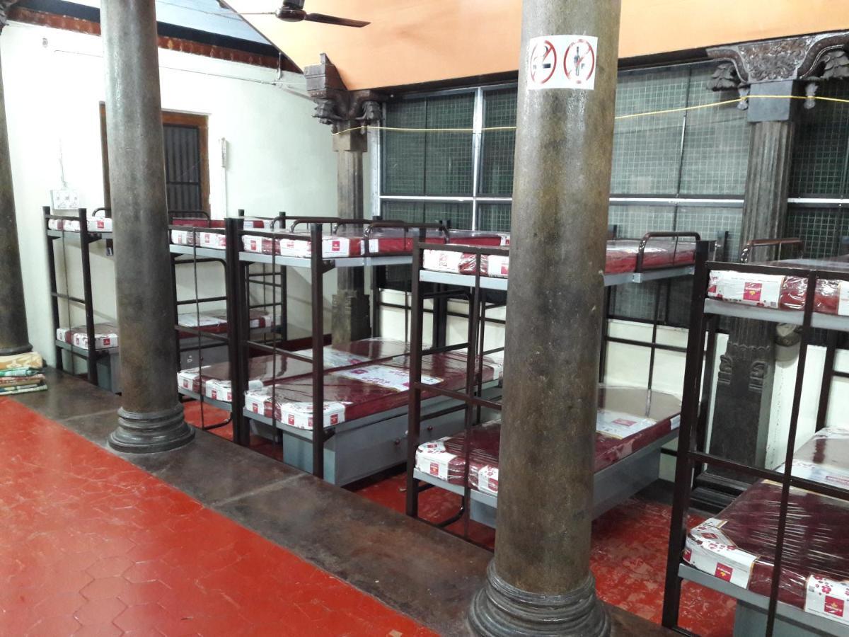 Devasthanam Lodge 特里凡得琅 外观 照片