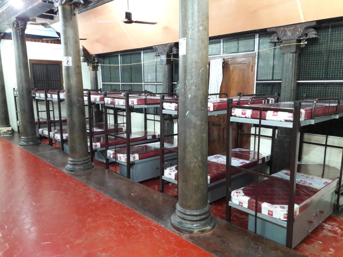 Devasthanam Lodge 特里凡得琅 外观 照片